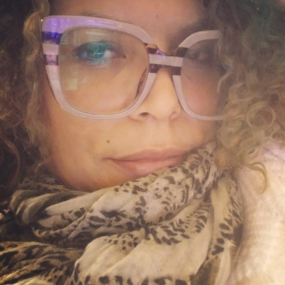 Meet your Posher, A Late Bloomer - Picture 10 of 15